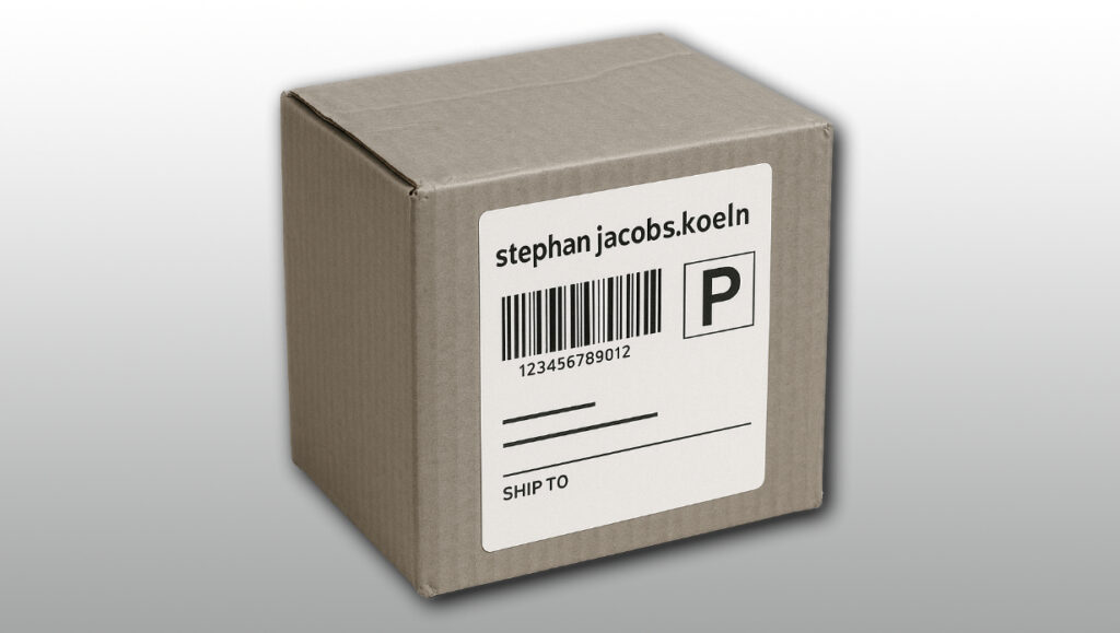 Graues Versndpaket Empfänger nicht lesbar, Absender Stephan Jacobs.koeln © Ingrid Glatz